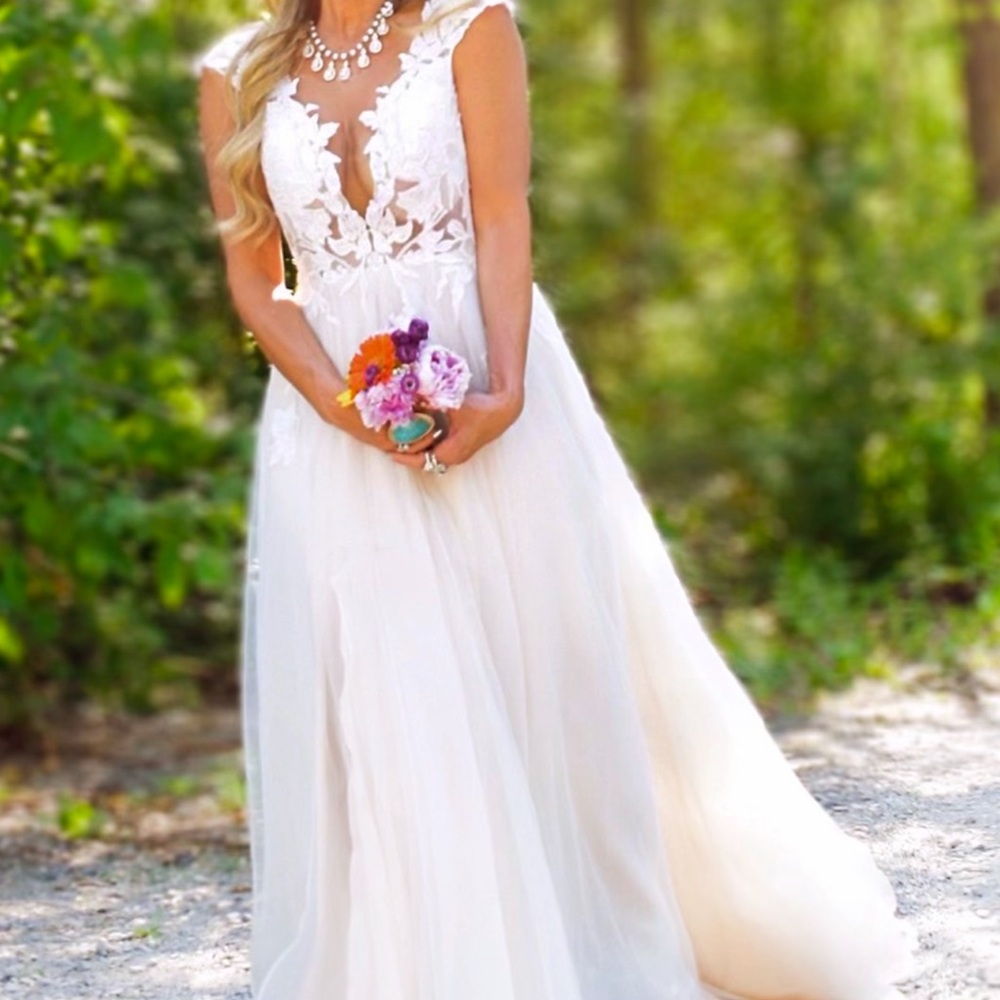Size 8 gorgeous dress from David’s bridal